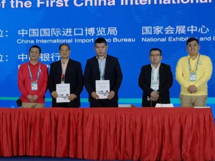 深圳市一带一路投资促进会亚太区执行秘书长新加坡华裔何裕生何先生携带 “一带一路”成果走进上海进博会